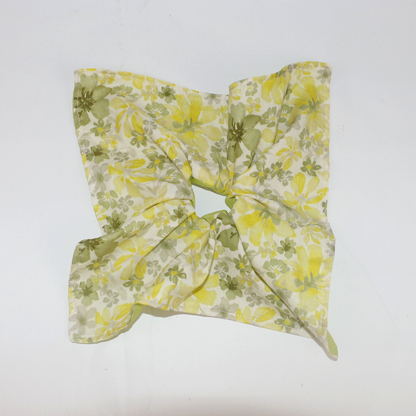 Gifty - Floral Four-Point Scrunchie