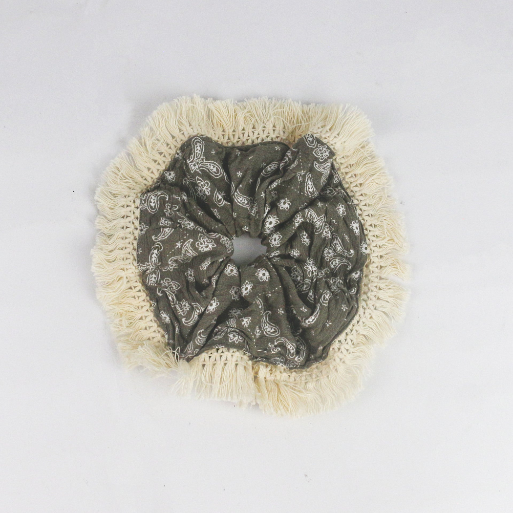 Gifty - Floral Fringed Scrunchie