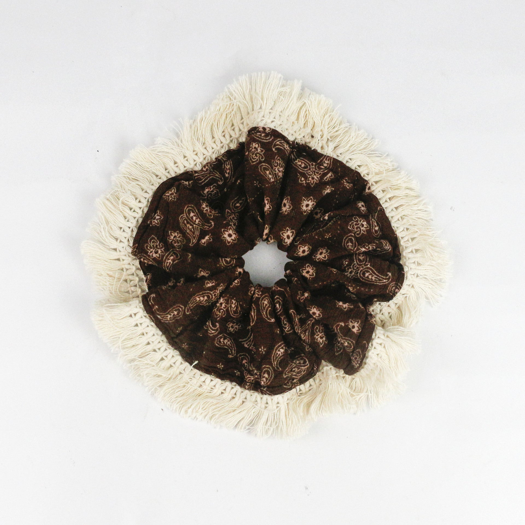 Gifty - Floral Fringed Scrunchie