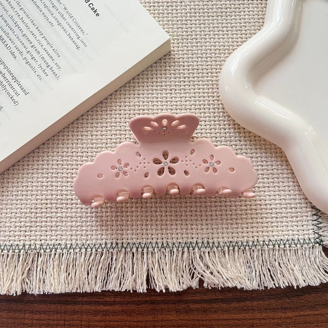 Beau - Floral Cutout Ornamental Hair Claw