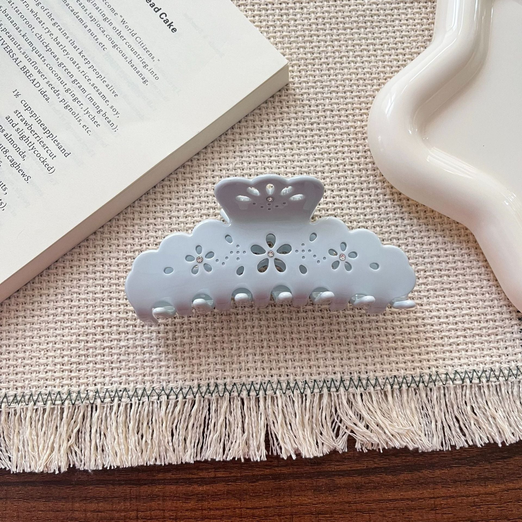 Beau - Floral Cutout Ornamental Hair Claw