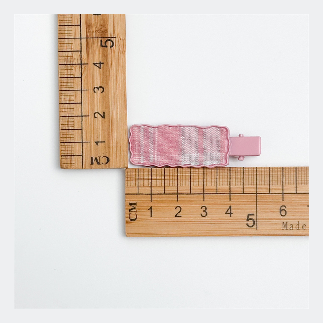Beau - Pink-Plaid Scalloped Alligator Hair Clip