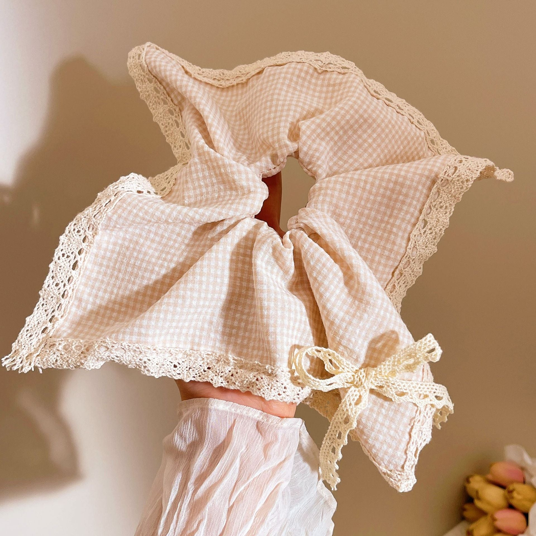 Gifty - Gingham Scalloped Trim Scrunchie Accessory
