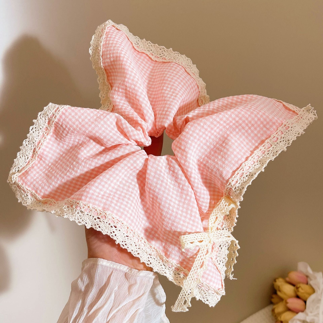 Gifty - Gingham Scalloped Trim Scrunchie Accessory