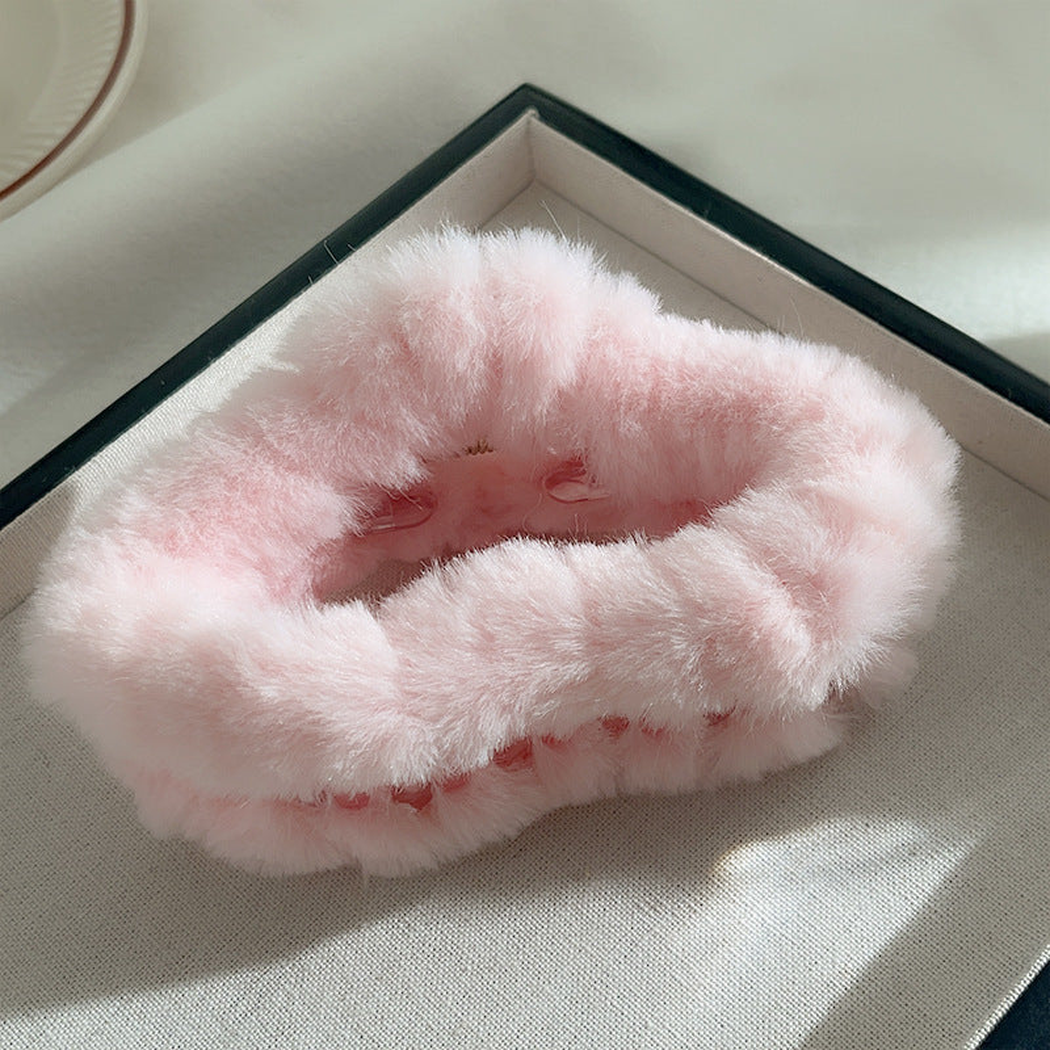 Beau - Fuzzy Texture Open-Center Claw Clip Accessory