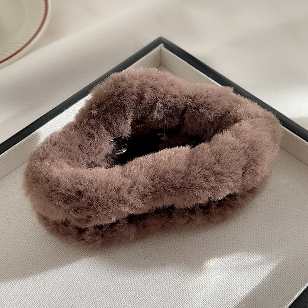 Beau - Fuzzy Texture Open-Center Claw Clip Accessory