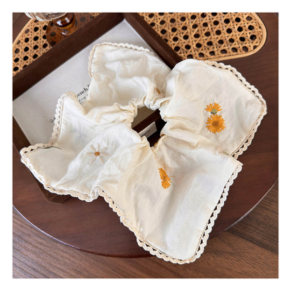 Gifty - Daisy Embroidery Scalloped-Edge Hair Wrap
