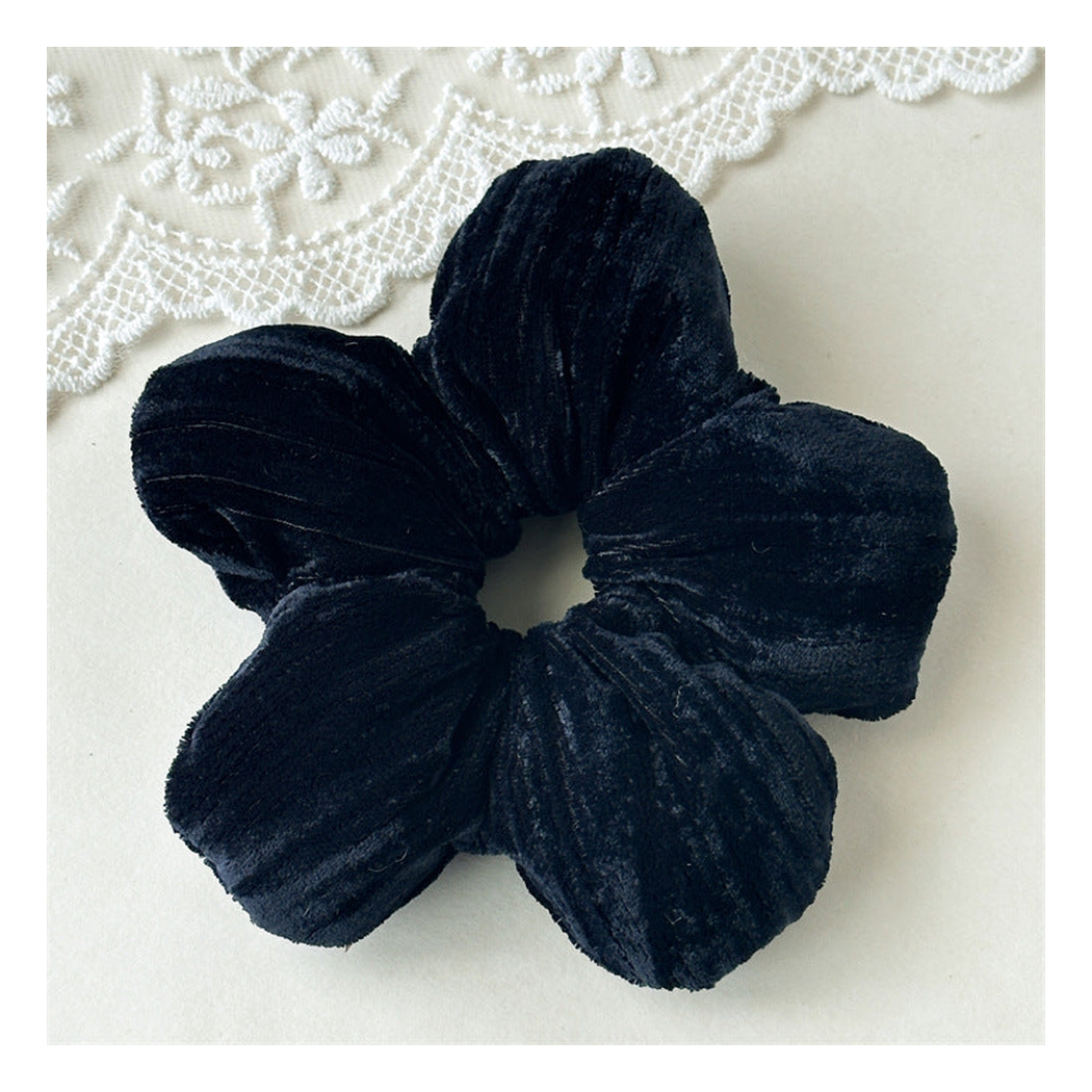 Gifty - Five-Petal Ribbed Scrunchie