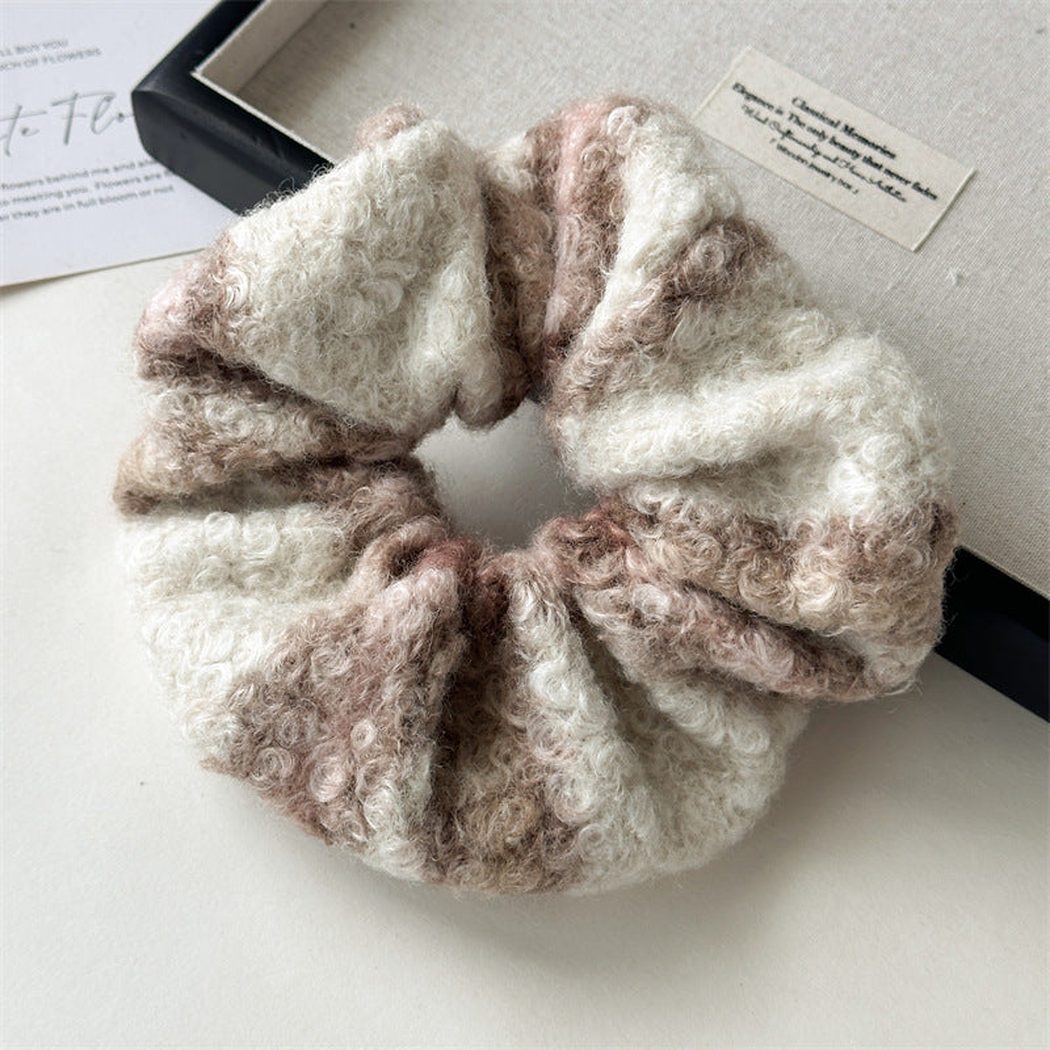 Gifty - Warm-Tone Oversized Scrunchie
