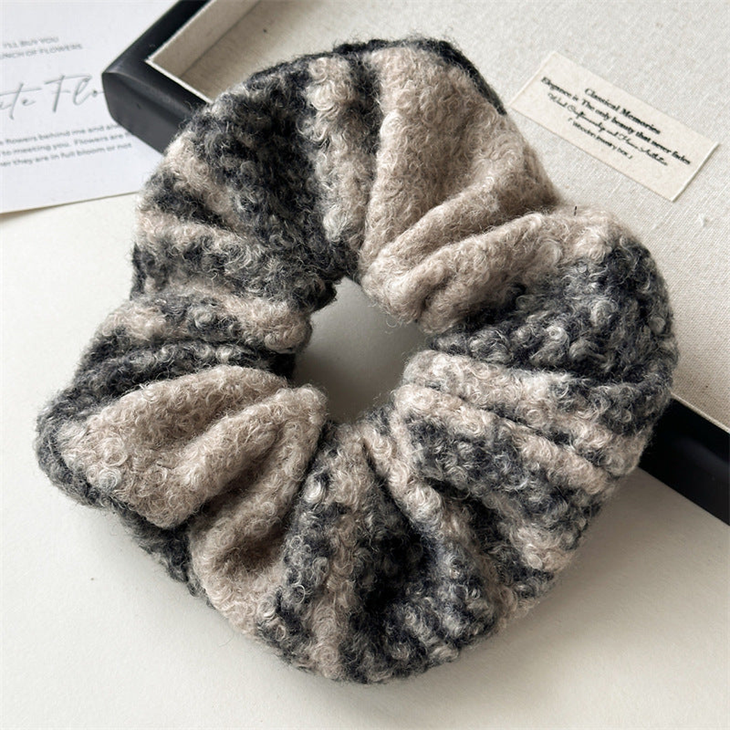Gifty - Warm-Tone Oversized Scrunchie