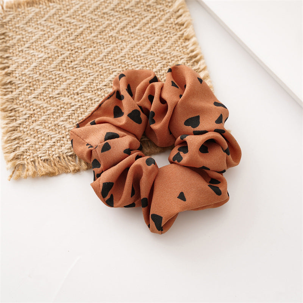Gifty - Heart Print Everyday-Ruffle Scrunchie