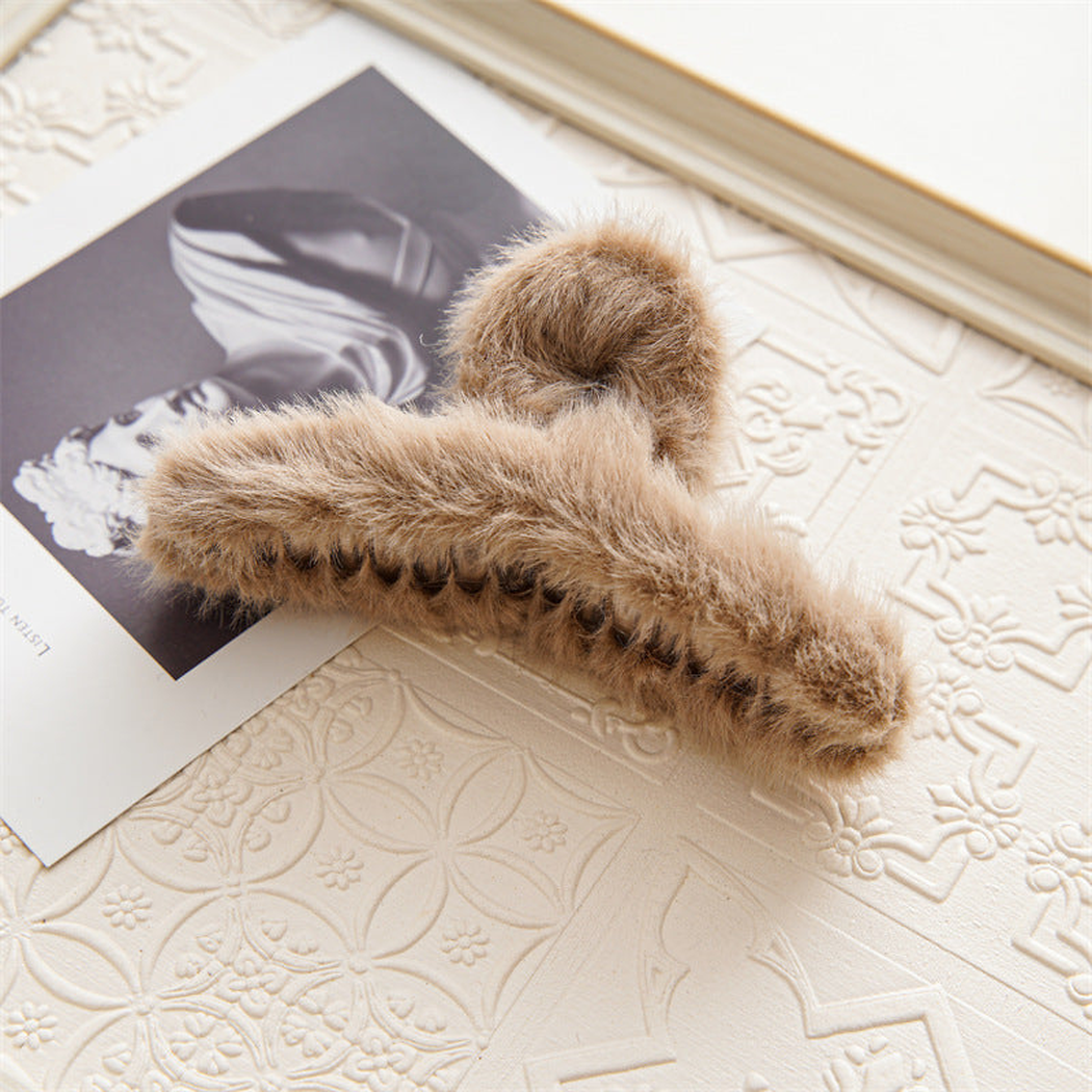 Beau - Fuzzy Curved-Grip Long-Tooth Claw Clip