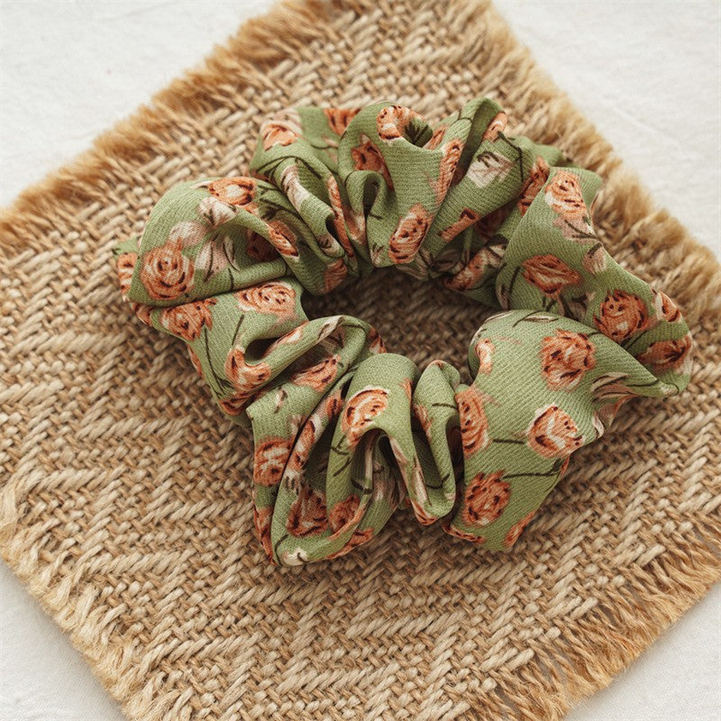 Gifty - Rose Print Gathered Scrunchie