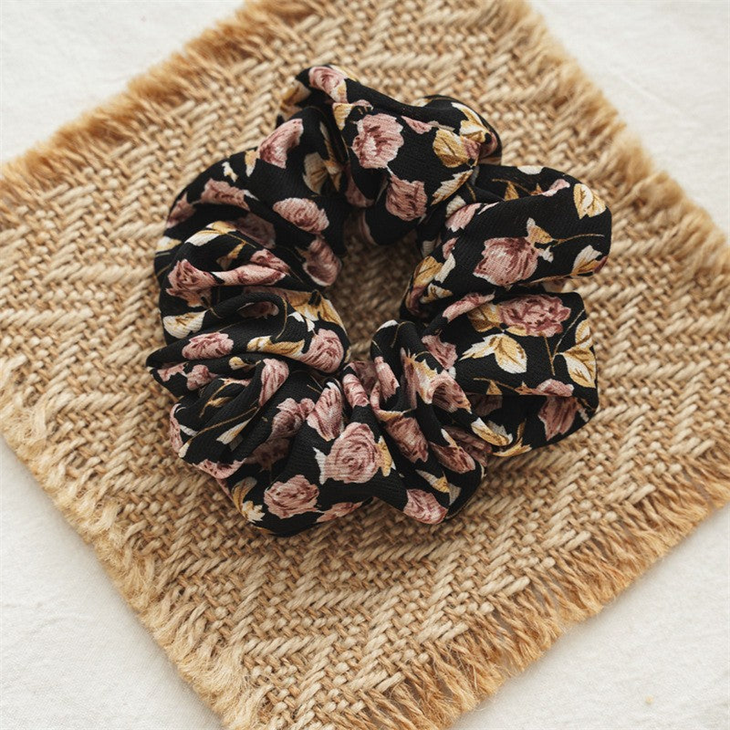 Gifty - Rose Print Gathered Scrunchie