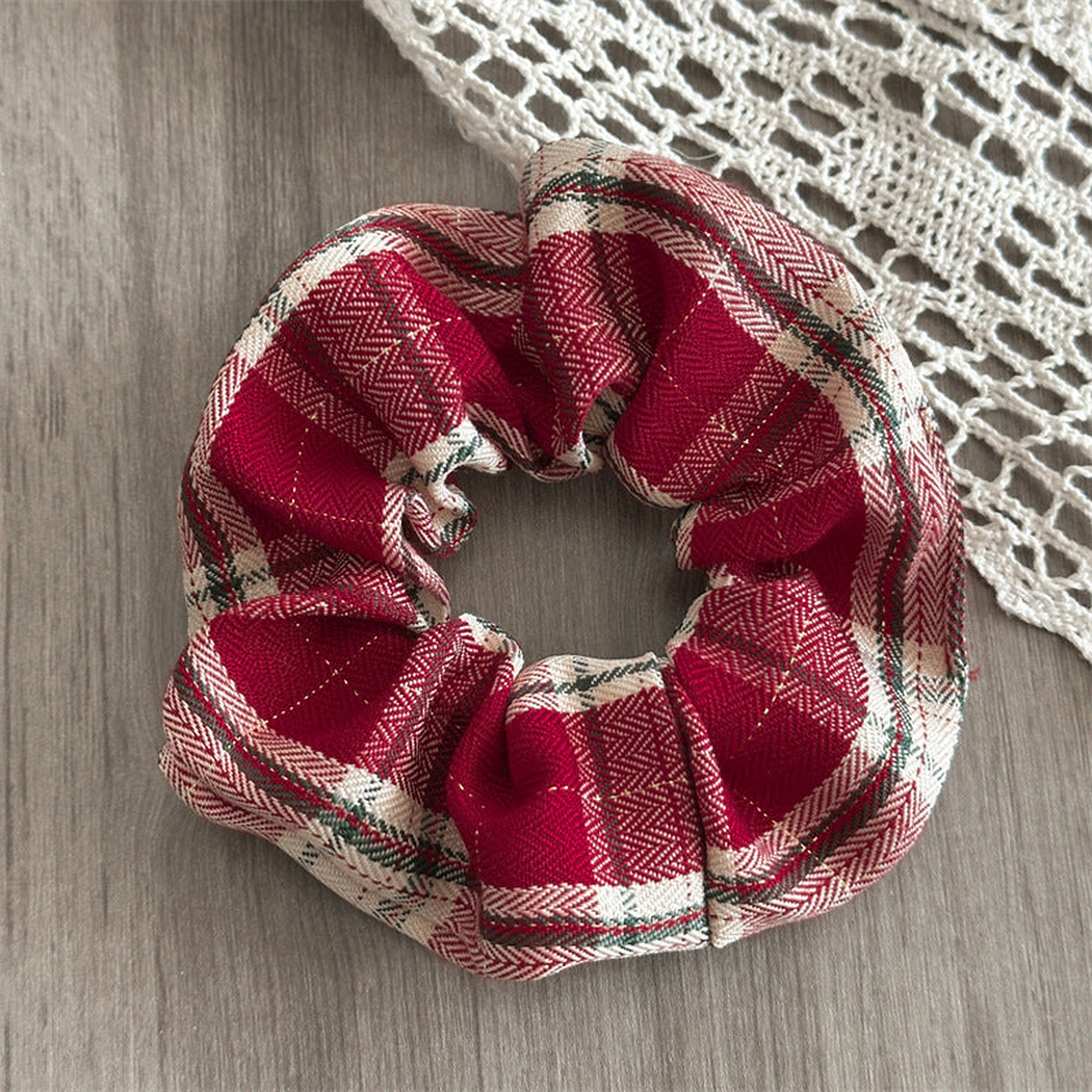 Gifty - Classic Plaid High-Volume Scrunchie