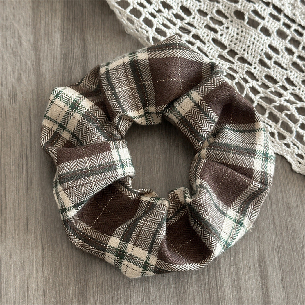 Gifty - Classic Plaid High-Volume Scrunchie