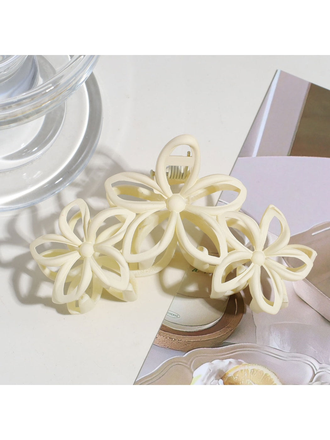 Beau - Plastic Hollow Flower Floral Hair Claw Clip
