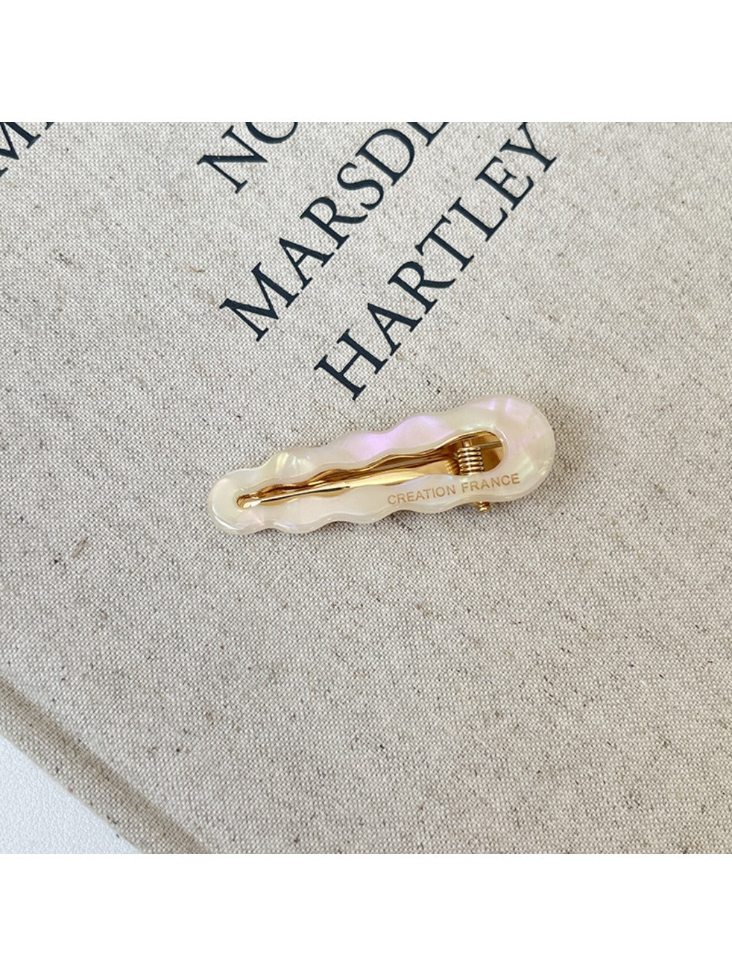 Beau - Elegant Wavy Oval Hair Clip
