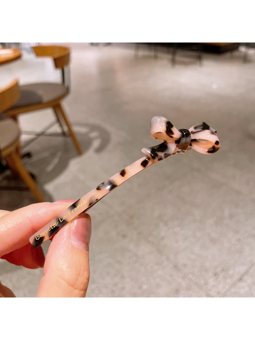 Beau - Chic Rectangular Bow Hair Clip