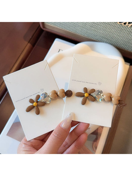 Beau - Floral Duckbill Hair Clip with Shiny Detail