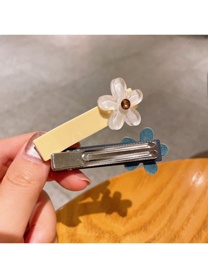 Beau - Single Color Flower Shaped Hair Clip