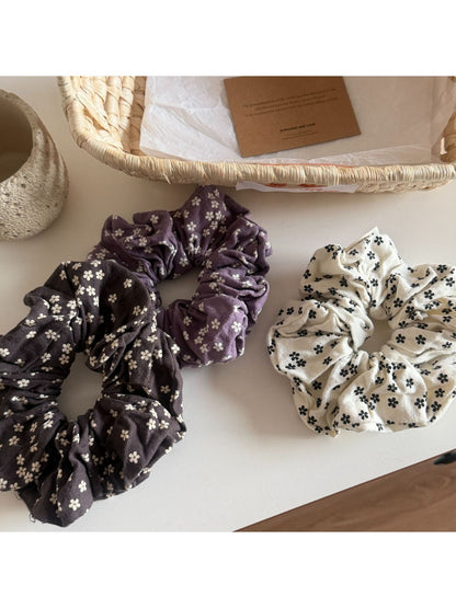Gifty - Retro Floral Polka Dot Scrunchie