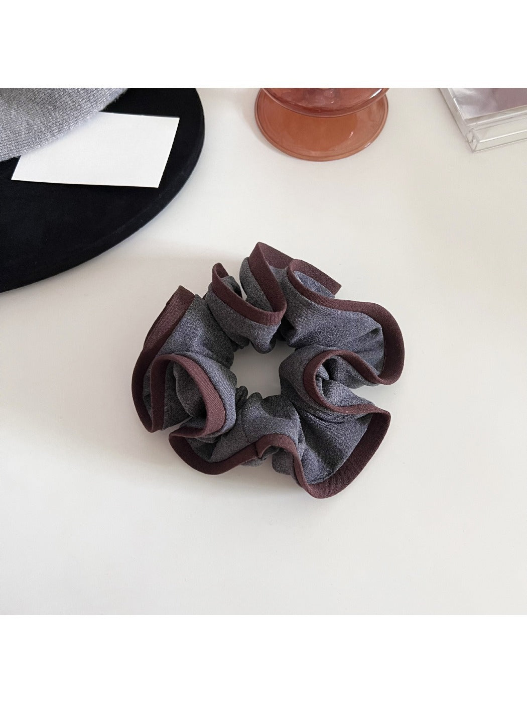 Gifty - Elegant Two-Tone Color-Block Scrunchie