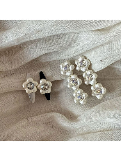 Beau - Textured Flower Decorative Alloy Hair Clip