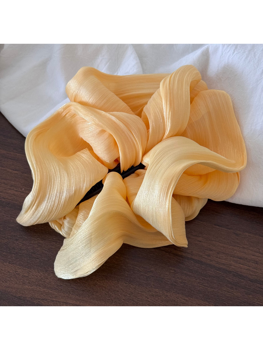 Beau - Glossy Sheer Irregular Ruffle Banana Clip
