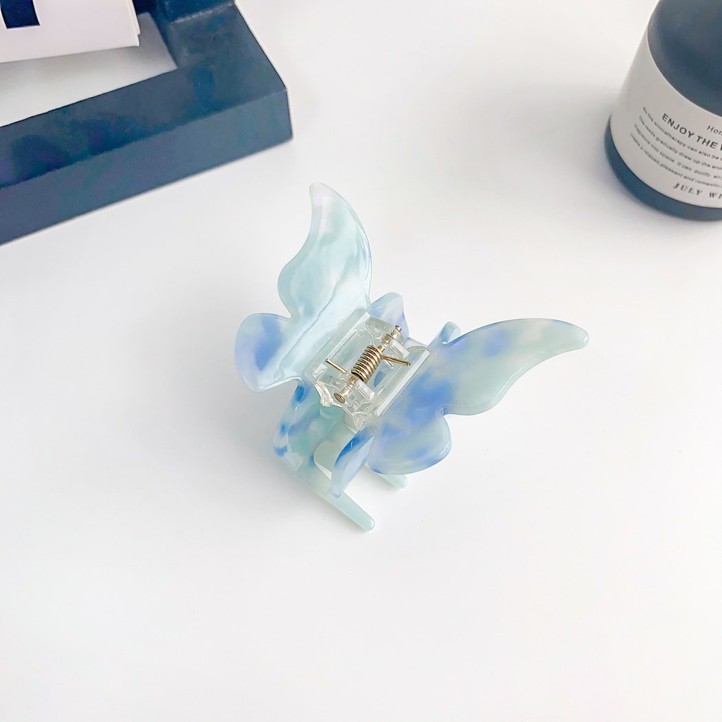 Beau - Simple Butterfly Shaped Claw Clip