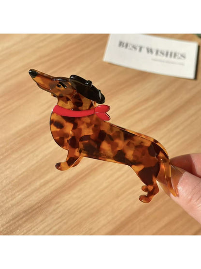 Beau dachshund claw clip with visible teeth gripping mechanism in brown and black
