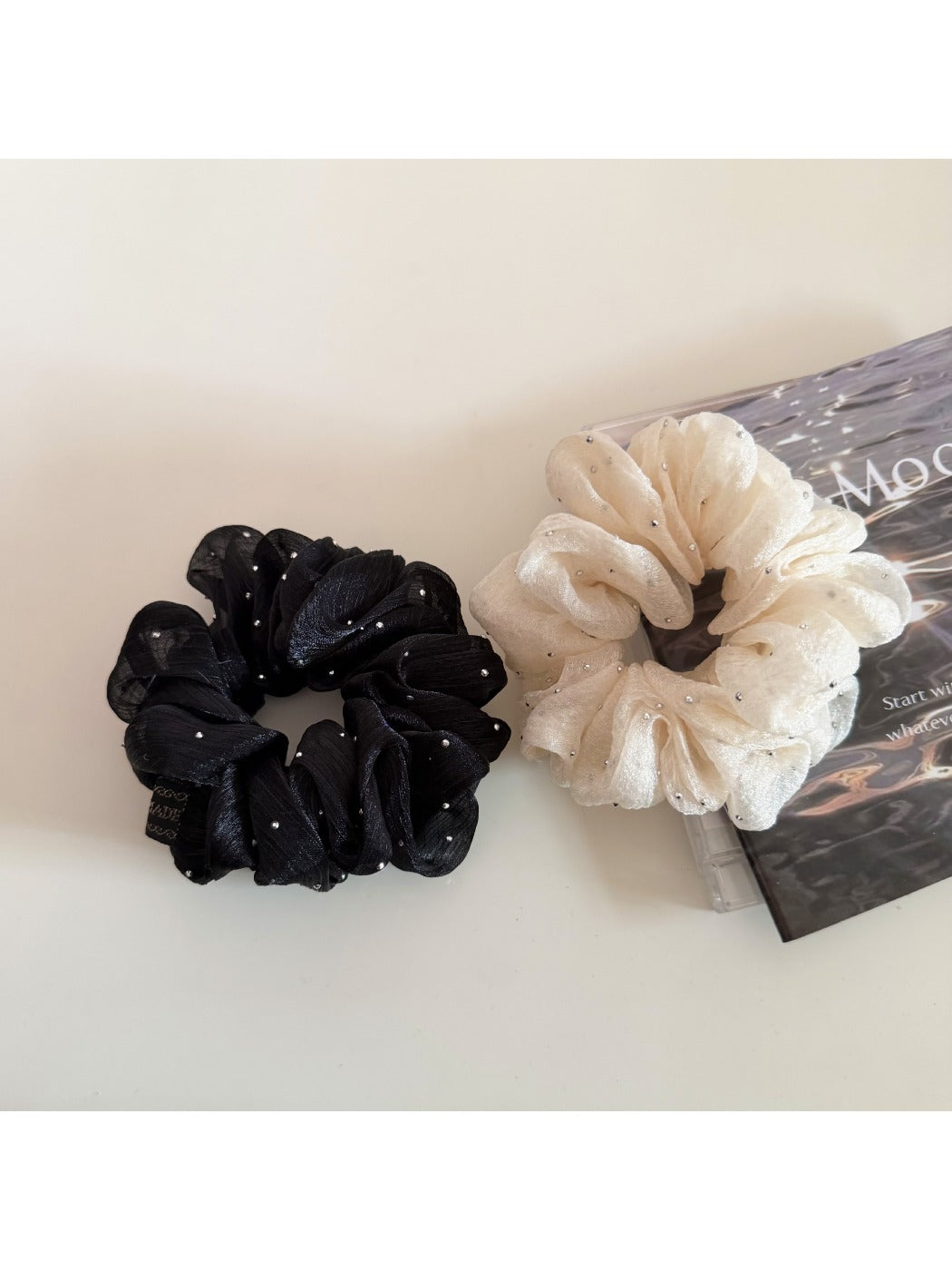 Gifty - Minimalist Solid Color Pleated Scrunchie