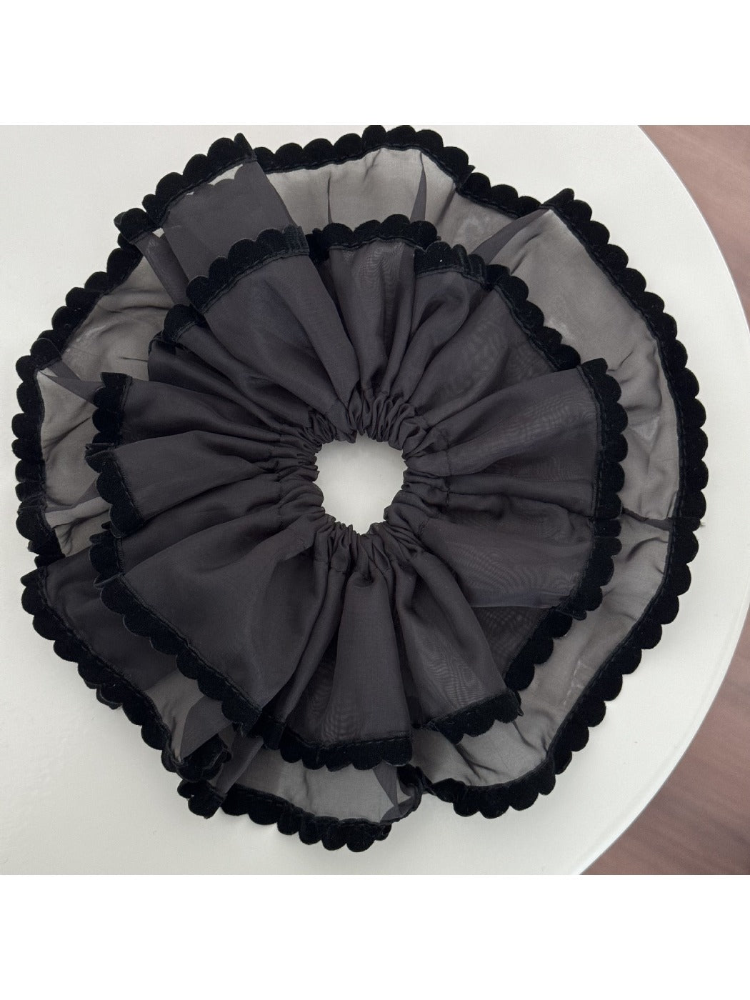 Gifty - Black Velvet-Trimmed Tulle Scrunchie