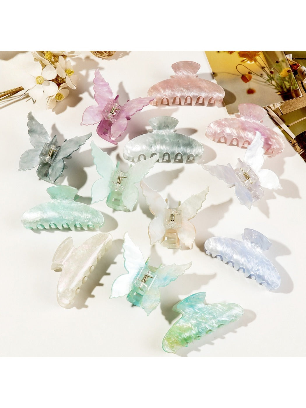 Beau - Trendy Acrylic Hair Clips