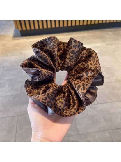 Gifty - Chic Leopard Print Scrunchie
