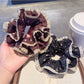 Gifty - Elegant Retro Floral Scrunchie