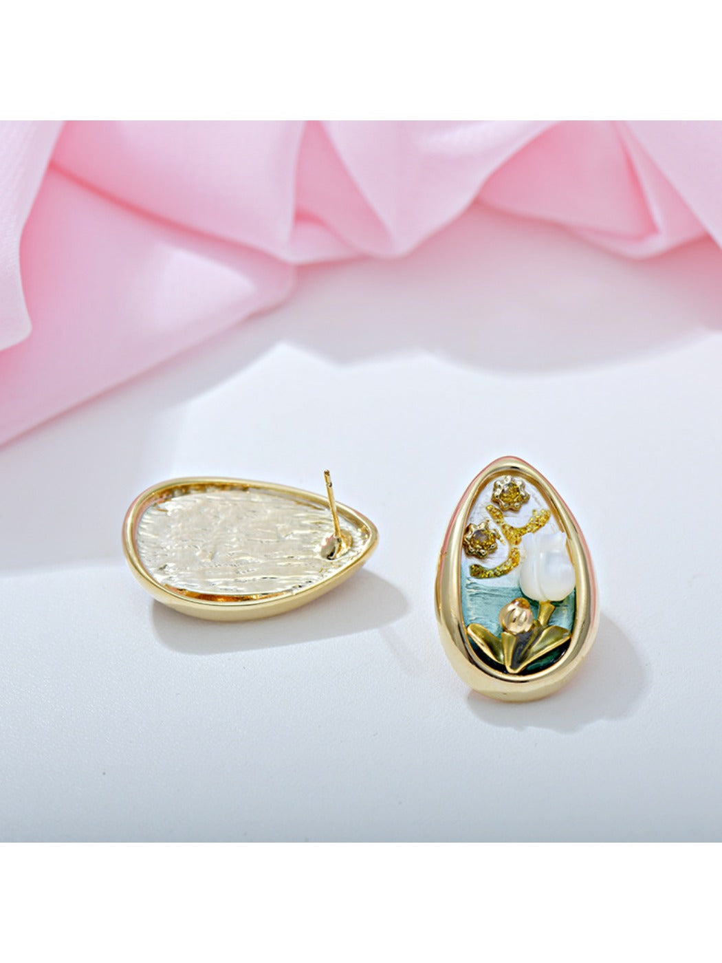 Earedge - Tulip Floral Stud Earrings