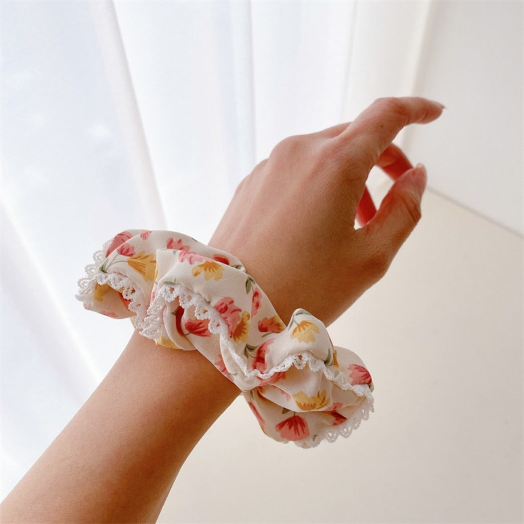 Gifty - Colorful Floral Pattern Lace Edge Scrunchie