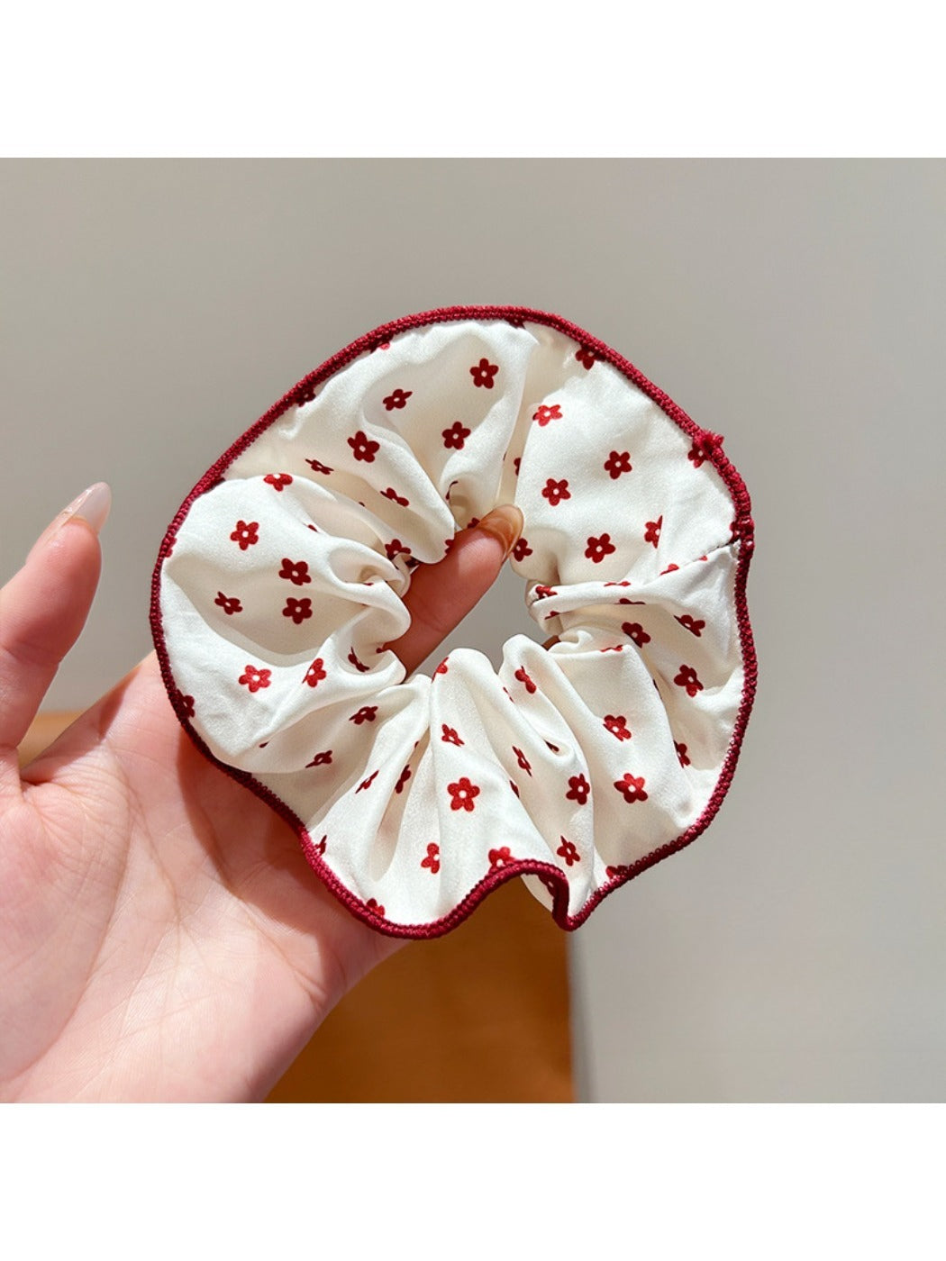 Gifty - Red Grid Ripple Dot Hair Circle