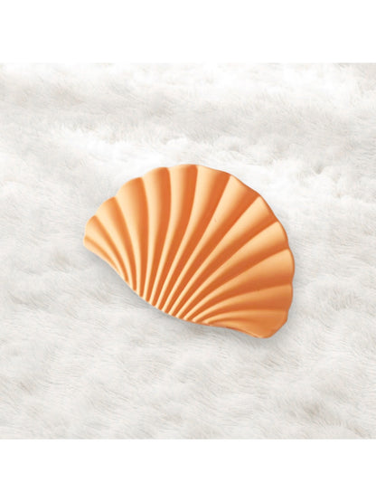 Beau - Matte Plastic Fan Shape Everyday Claw Clip