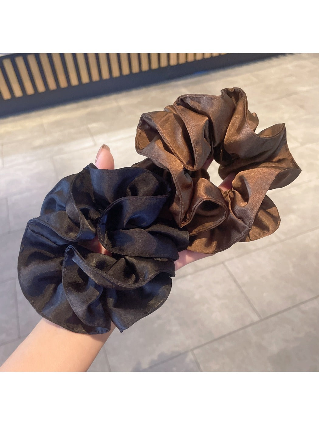 Gifty - Two Tone Crinkled Satin Scrunchie
