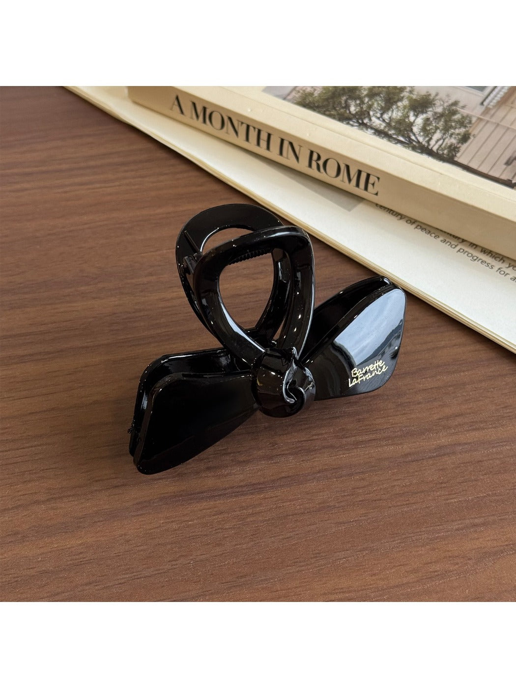 Beau - Bow Shape Glossy Plastic Claw Clip
