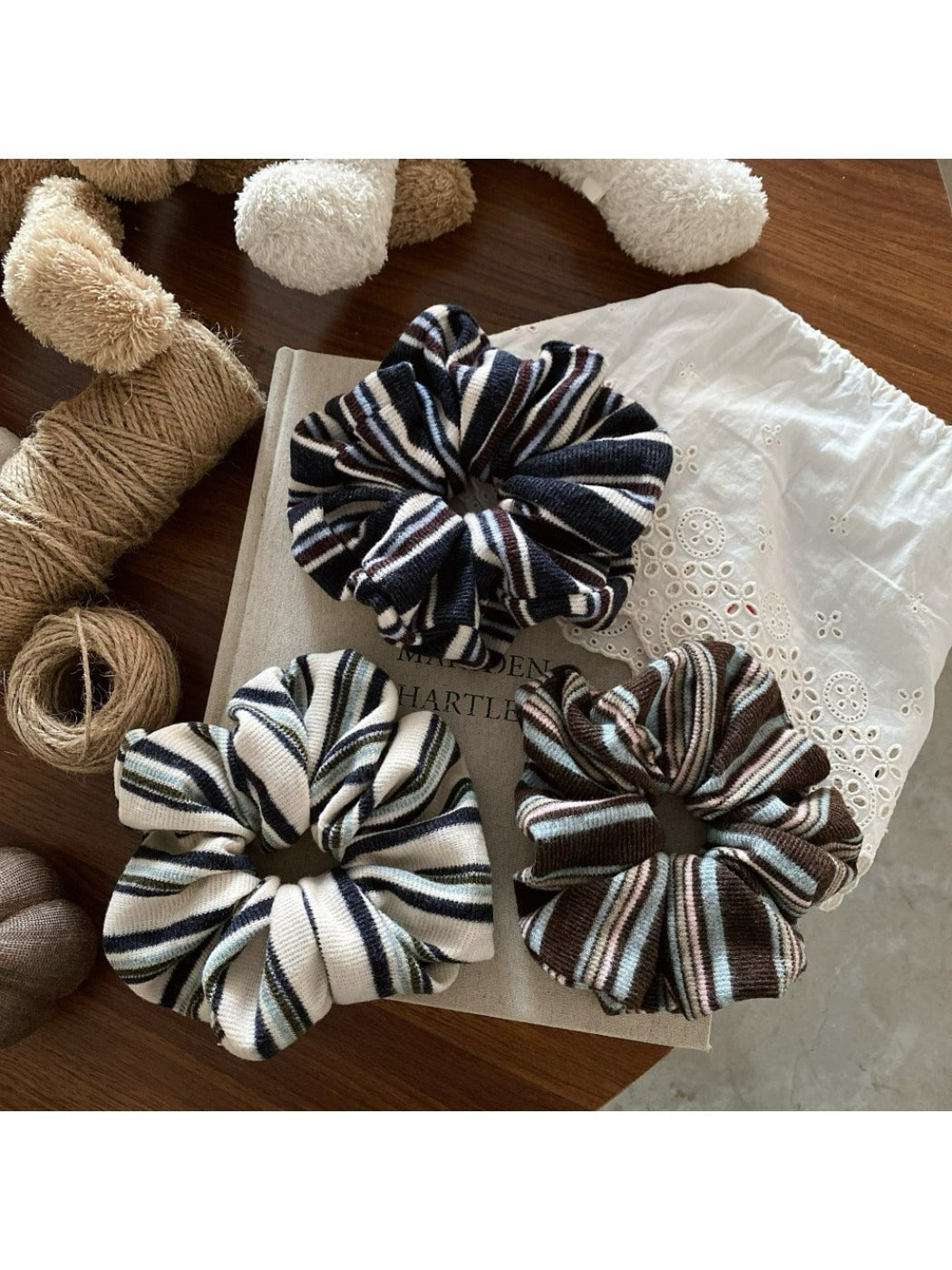 Gifty - Trendy Striped Scrunchie Hair Ties