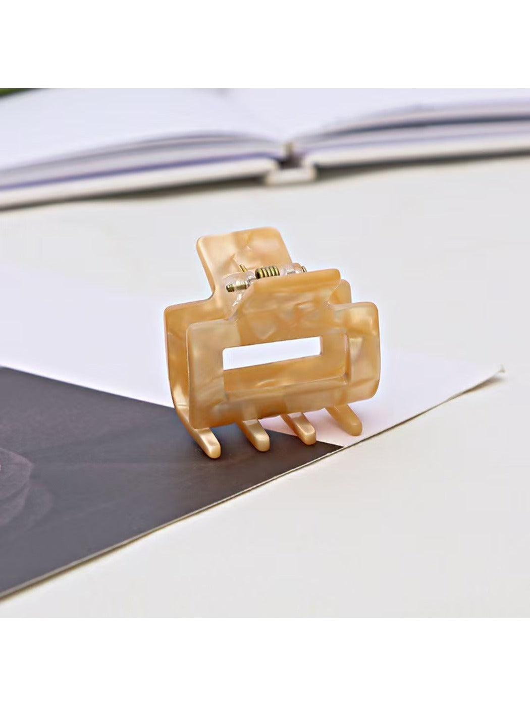 Beau - Fashionable Square Acetate Hair Clip