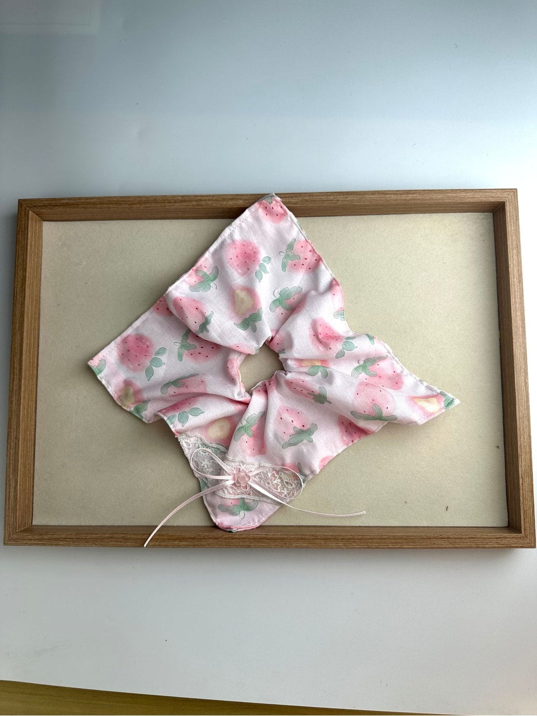 Gifty - Strawberry Print Polyester Scrunchie