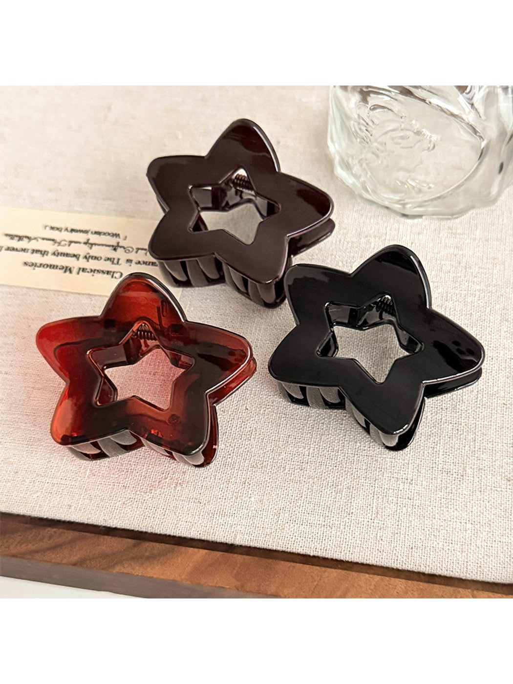 Beau - Glossy Hollow Star Plastic Alloy Claw Clip