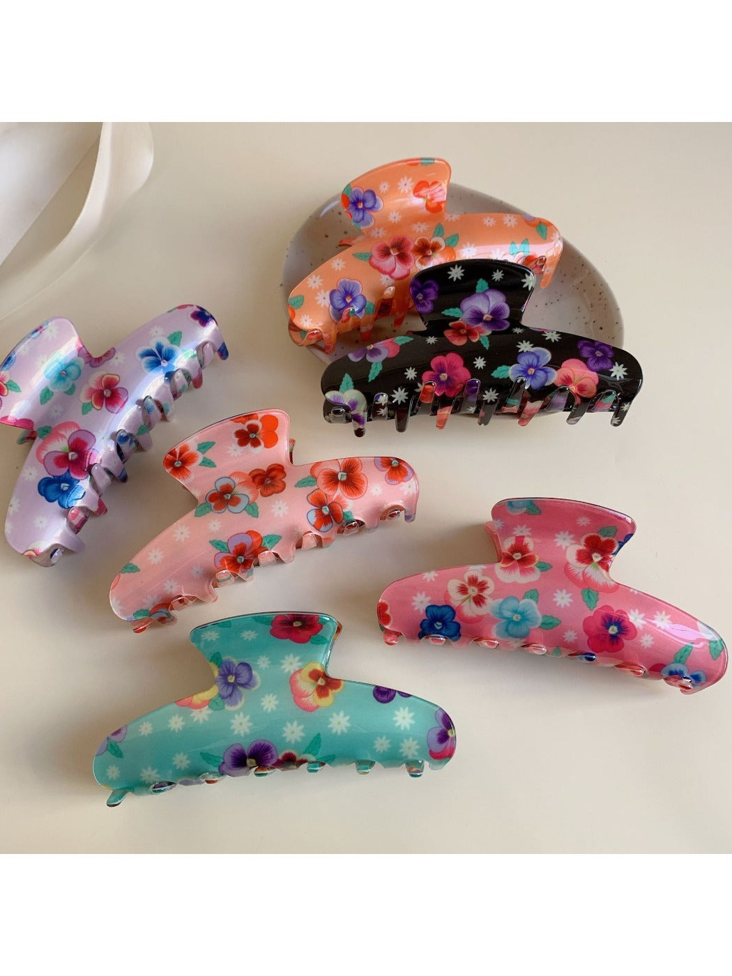Beau - Pretty Floral Pattern Hair Clip