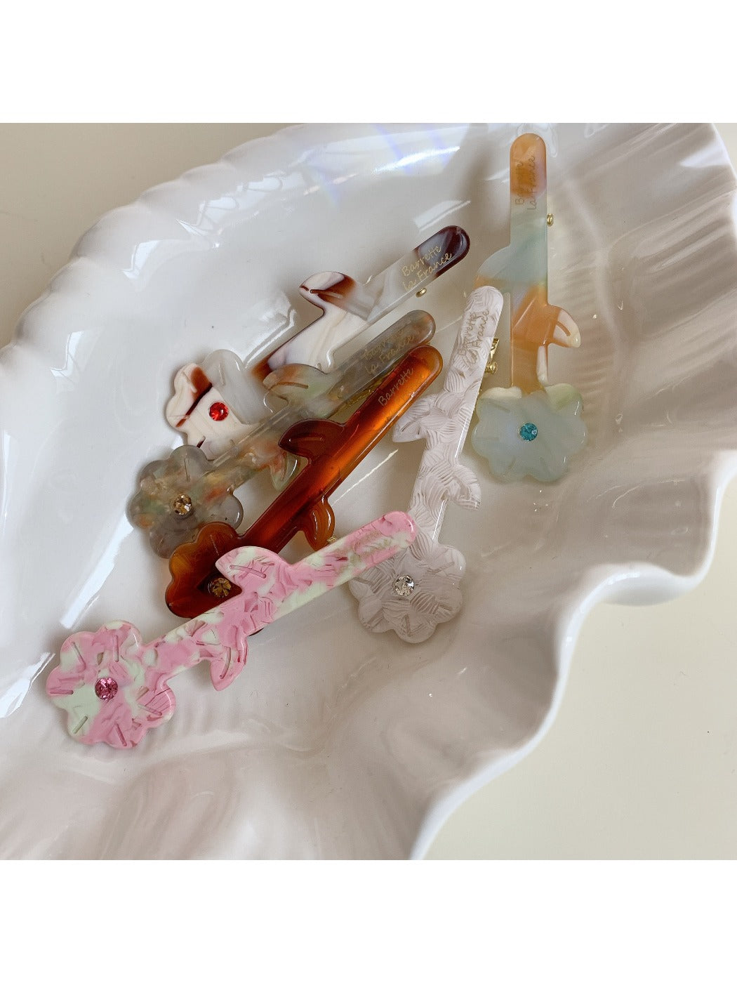Beau - Simple Floral Acetate Hair Clip