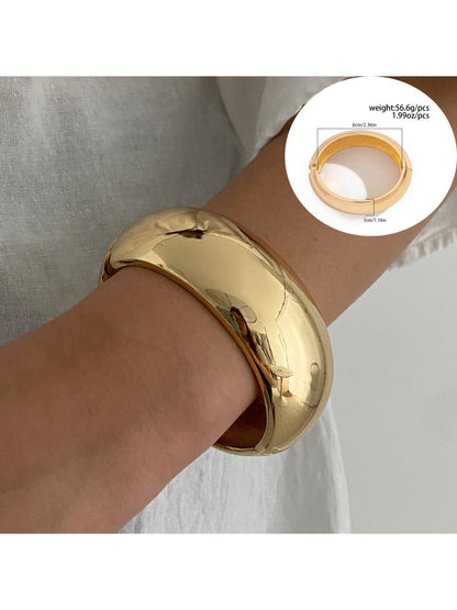 Lovra bracelet placed on a reflective surface showcasing its shine
