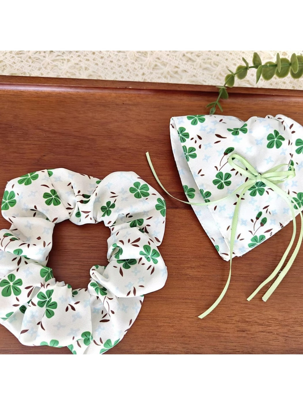 Gifty - Clover Print Floral Polyester Fabric Scrunchie
